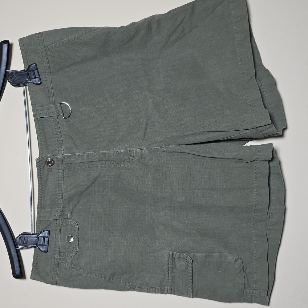 Jones New York Sport Olive Cargo Shorts - Picture 1 of 6